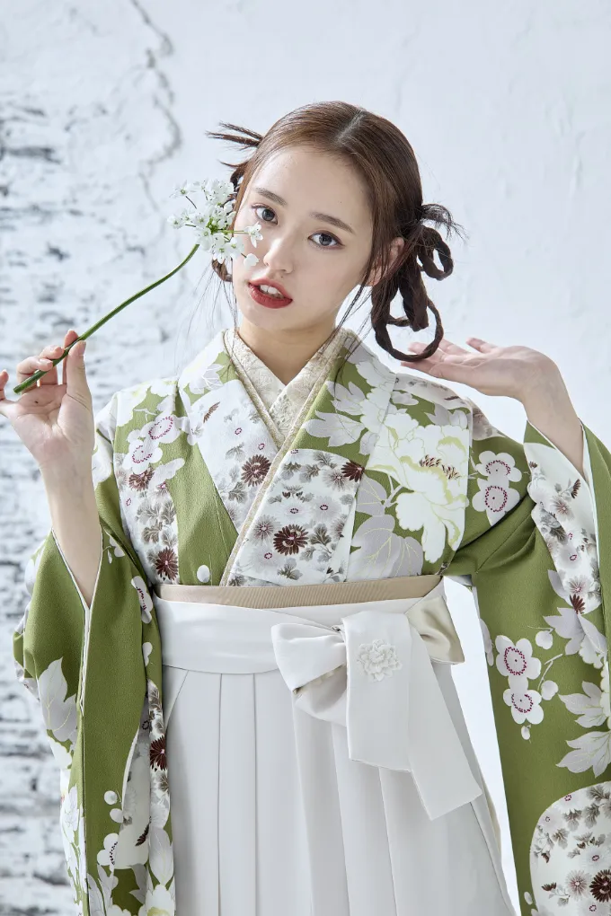 袴女性