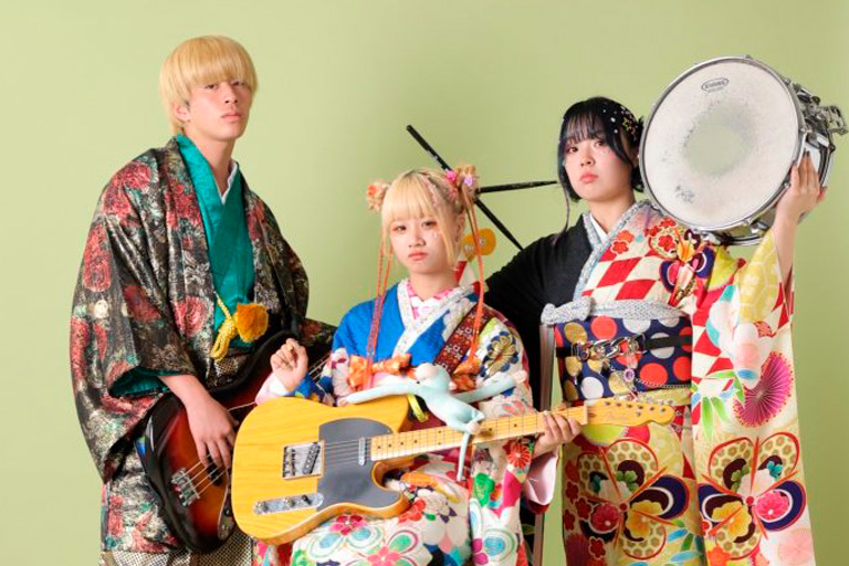 成人式前撮りは友達と撮れる？