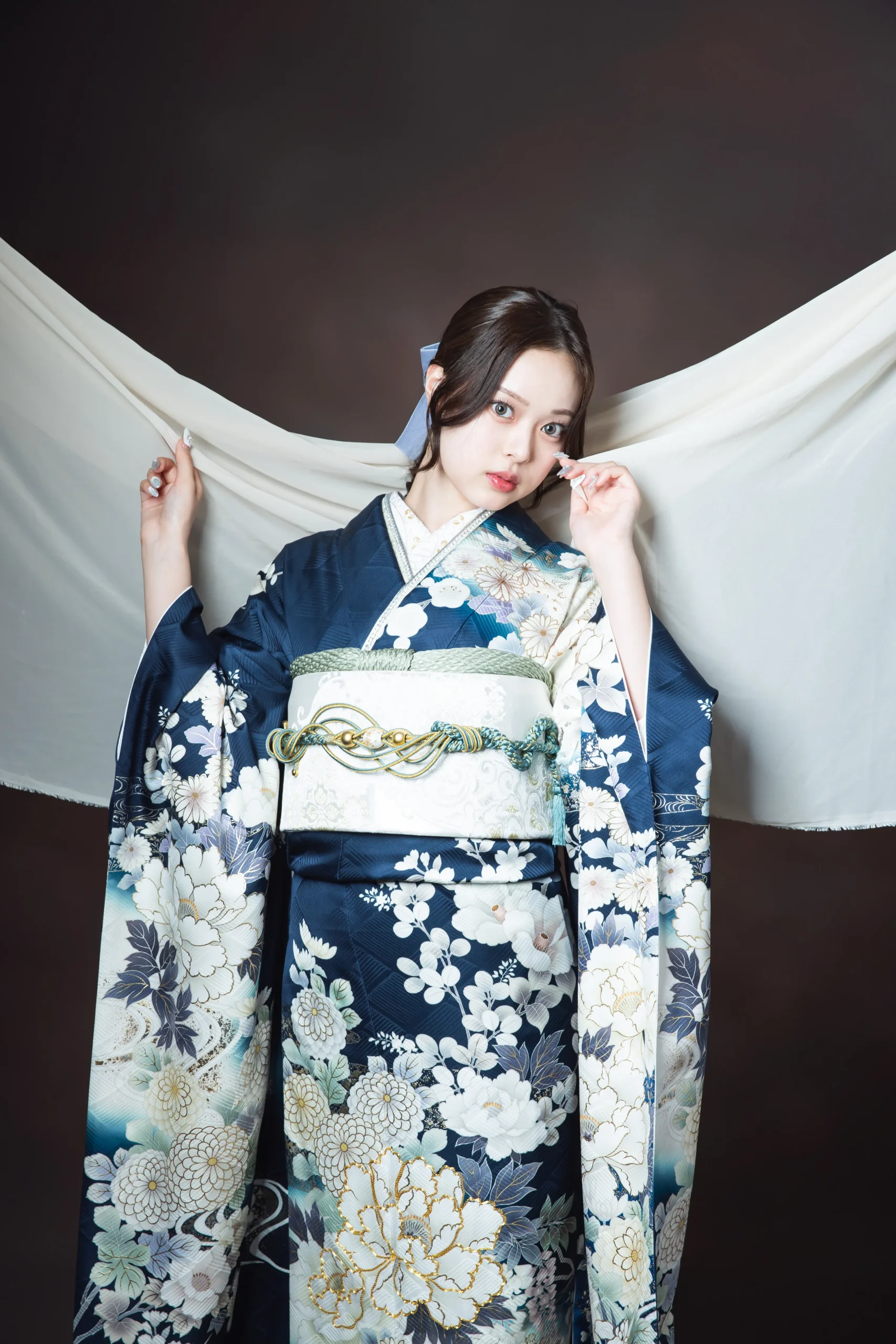 ネイビー地に白花柄の上品な古典振袖｜成人式振袖レンタルはPLUM（プラム）岐阜・一宮