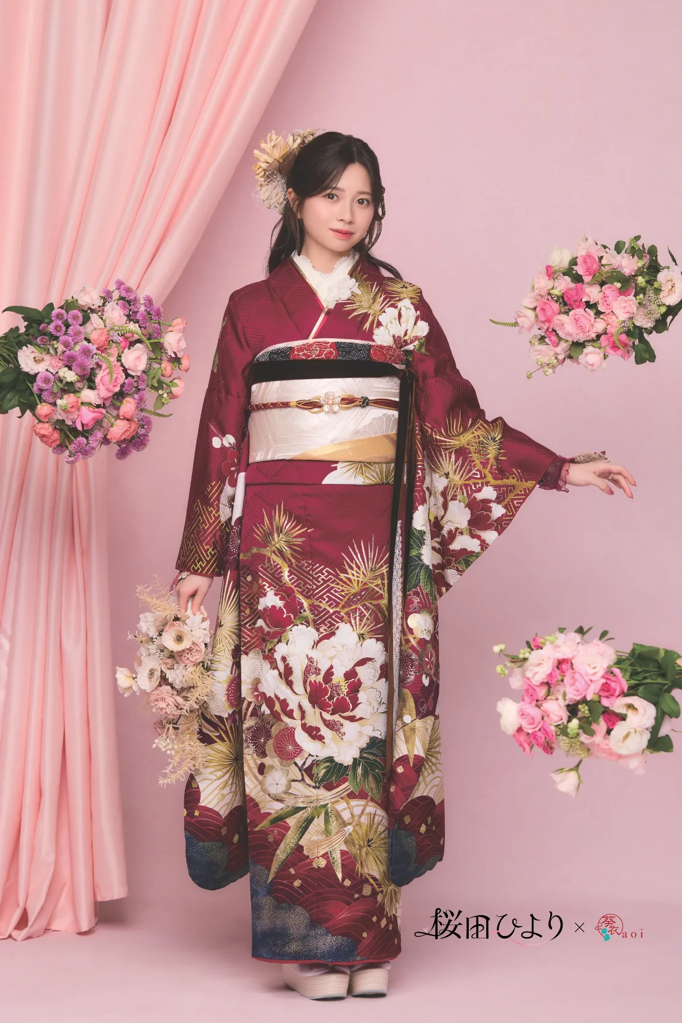 桜田ひより　振袖　成人式　赤　大きな花